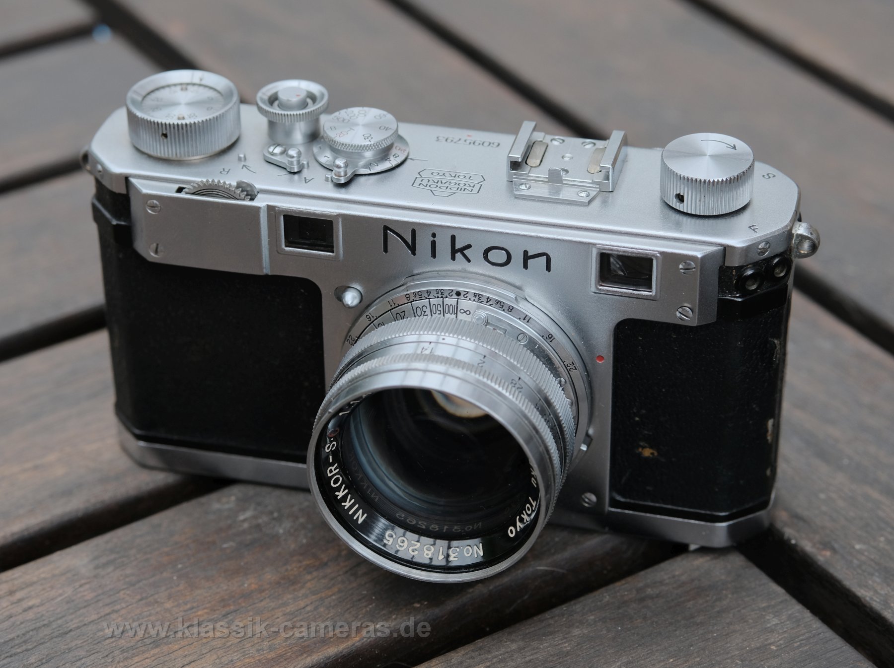 Nikon S