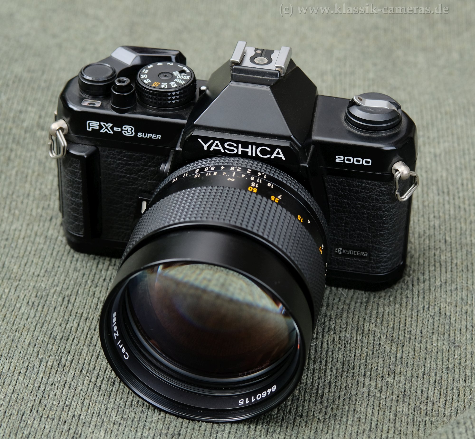 Yashica FX-3
            with Zeiss Planar 85/1.4